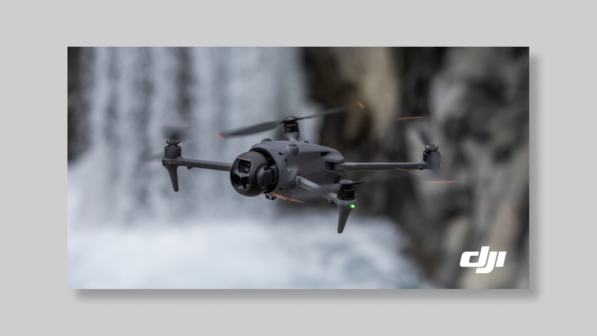 DJI Mavic 4 pro en vol
