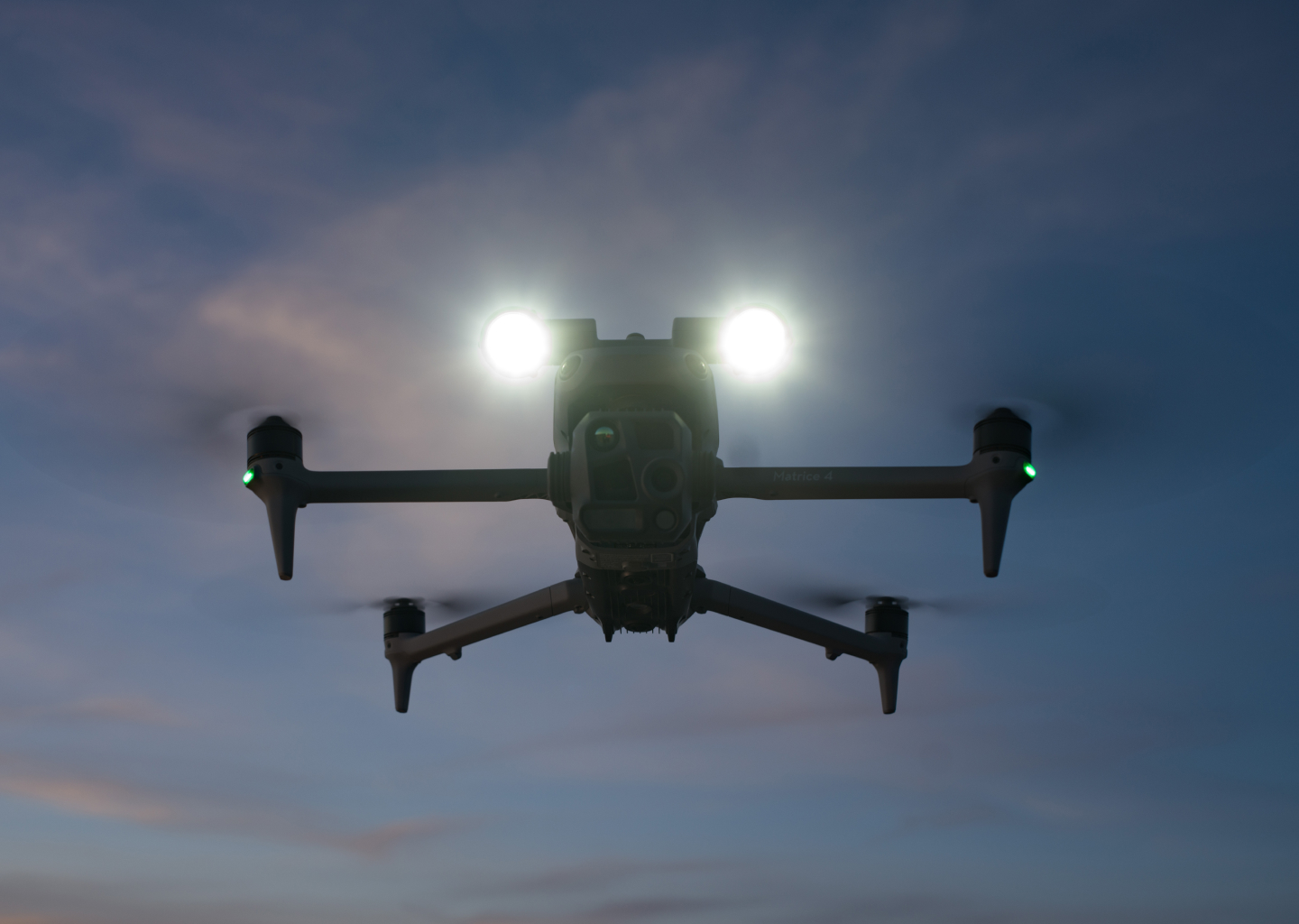 Le DJI Matrice 4T avec ses projecteurs led DJI