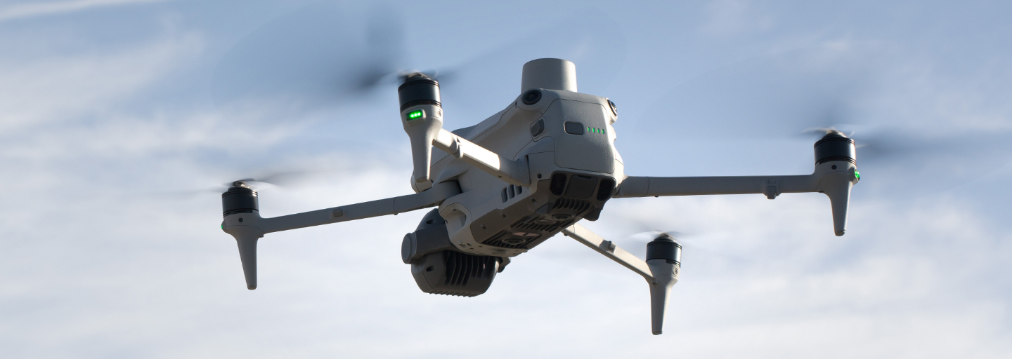 Le DJI Matrice 4T avec ses projecteurs led DJI