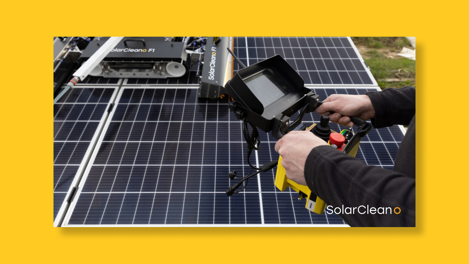 La radiocommande et l'utilisation du robot SolarCleano F1