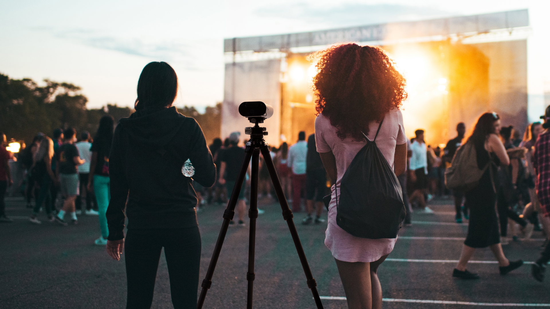 Positionnement extérieur de la Tikee Mini+ sur un concert musical